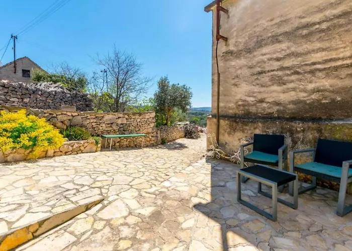 Kuzmino Holiday home Primosten